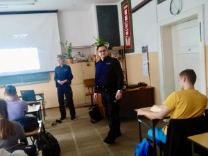 spotkanie policjantów z młodzieżą