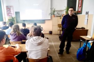 spotkanie policjantów z młodzieżą