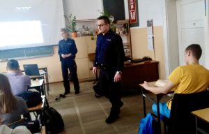 spotkanie policjantów z młodzieżą