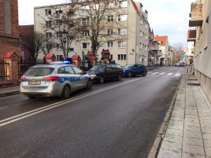 Widok z miejsca zdarzenia drogowego Orneta ul.Popiełuszki  i pracy policjantów.