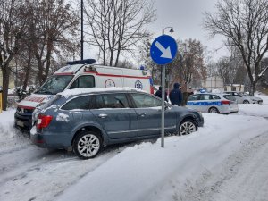 Widok na pojazdy uczestniczące w  zdarzeniu na ul. Lipowej w Lidzbarku Warmińskim