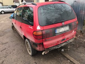 Kontrolowany pojazd VW Sharan na ul. Wiejskiej w Lidzbarku Warmińskim