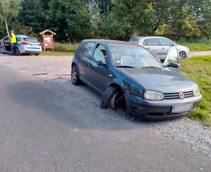Widoczny uszkodzony pojazd VW Golf