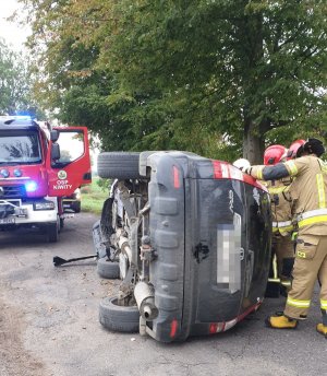 pojazd marki Honda CRV w miejscu zdarzenia