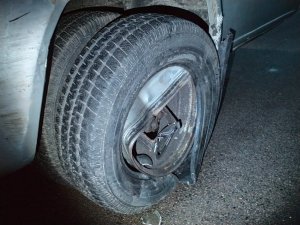 uszkodzone koło w busie mercedes