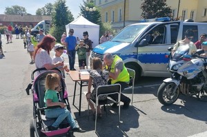 Policjant KPP Lidzbark Warmiński podczas V Powiatowego Pikniku Rodzinnego