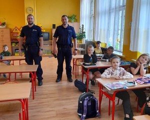 Policjanci w Szkole Podstawowej nr 1 w Ornecie