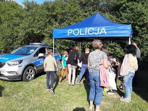 Policjant KPP Lidzbark Warmiński  podczas Dożynek Powiatowych w Lidzbarku Warmińskim