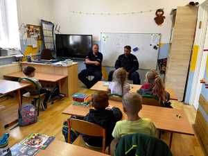 Policjanci w Niepublicznej Szkole Podstawowej w Żegotach