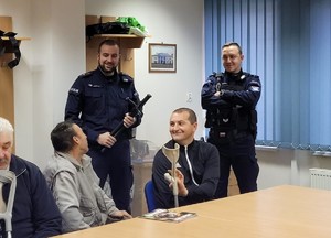 Spotkanie policjantów z podopiecznymi Środowiskowego Domu Samopomocy w Henrykowie