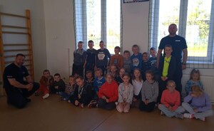 Spotkanie dzielnicowych z dziećmi