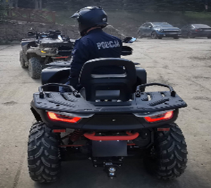 Policjant na quadzie