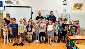 Dzielnicowi z uczniami SP4