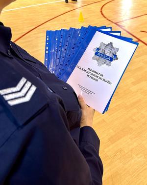 Informatory dla kandydatów do służby w Policji przekazane uczniom