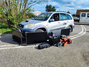 Okradł rodzinę, łupy zapakował w kradziony samochód i uciekł. Wpadł na prędkości i trafił za kraty